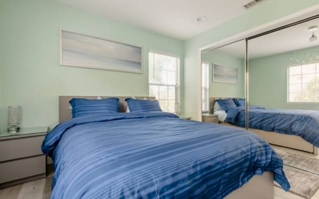 Dormitorio y baño privados