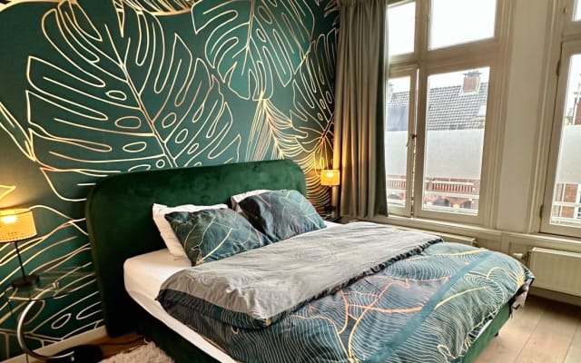 Double room in quiet and peaceful apartment in Oud West, Amsterdam.