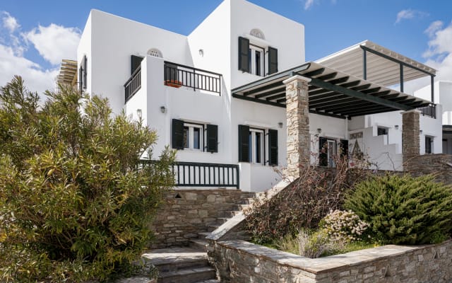To Pelagos at the Agios Sostis beach