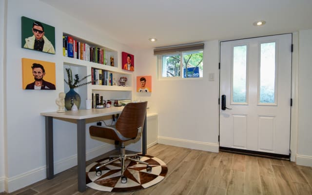 The Hill Gem: Stylish Apartment - Picture 6