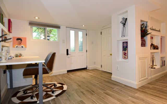 The Hill Gem: Stylish Apartment - Picture 10