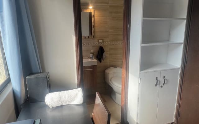 Room with private bathroom in apartment in the center of the city