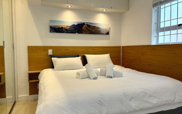 Luxurious apartment in Upper Sea Point with sea view and balcony
