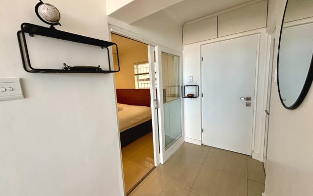 Andreas's listing on misterb&b - Zugang zum Schlafzimmer. Versehen mit europäischen Plissees