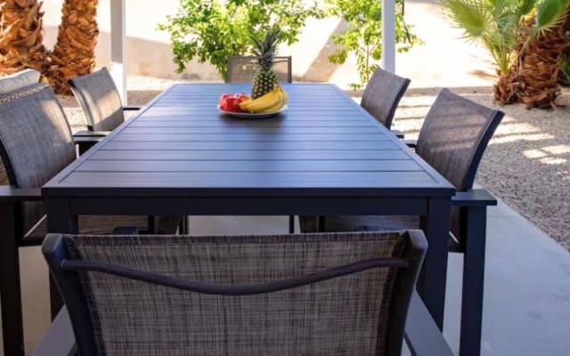 Annonce de Wesley sur misterb&b - outdoor dining area