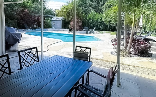 Charming 4BR Home with Heated Pool in Hollywood - Picture 6