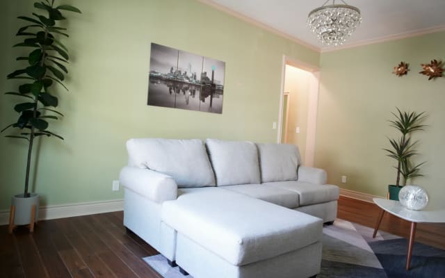 Cozy Dallas Retreat: 3-bedroom, Prime Location  - Picture 6