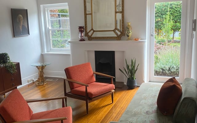 Beautiful renovated art deco garden apartment in quiet location.