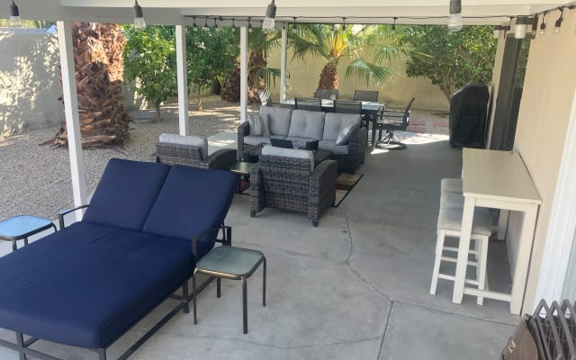 Maison confortable, piscine privée/spa, Bed1of2