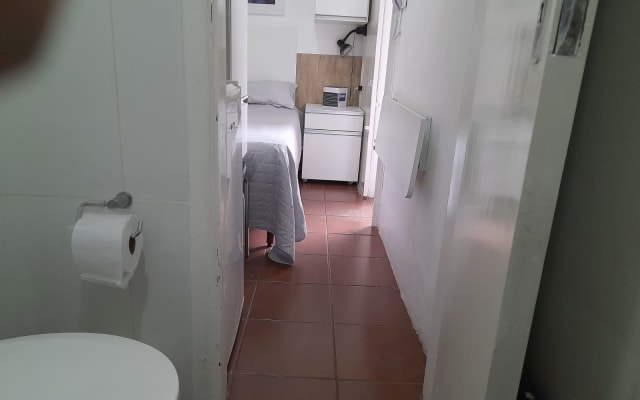 Pequena e aconchegante suite no bairro Santa Lúcia