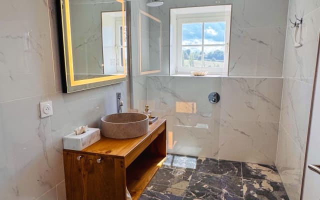 Come and recharge your batteries in a luxurious haven of peace in the...