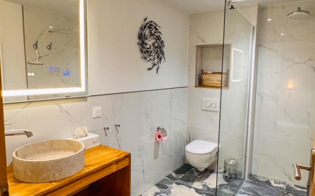Come and recharge your batteries in a luxurious haven of peace in the...