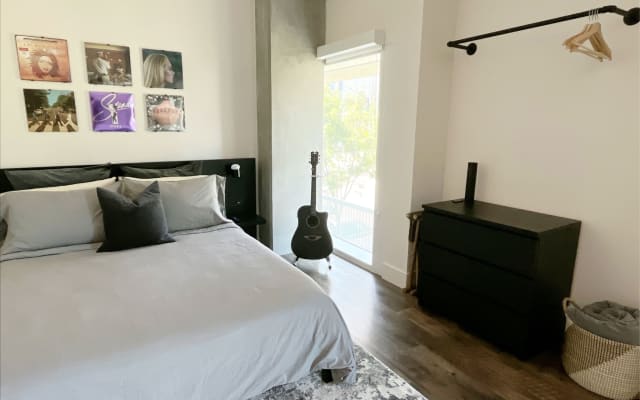 Modern Luxury Apartment Downtown San Diego by Convention Center - Picture 10