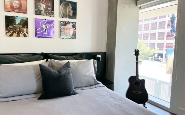 Modern Luxury Apartment Downtown San Diego by Convention Center - Picture 9