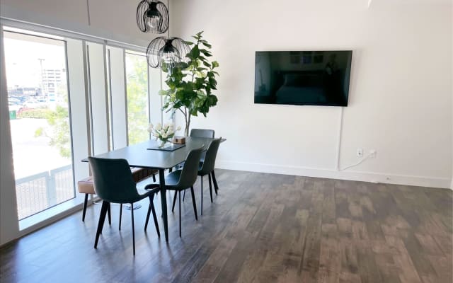 Modern Luxury Apartment Downtown San Diego by Convention Center - Picture 11