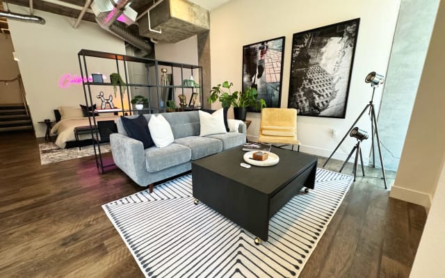 Modern Luxury Apartment Downtown San Diego by Convention Center - Picture 16