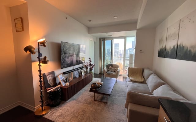 DT Toronto High Floor | CN Tower View | 5mins walk to Gay Village