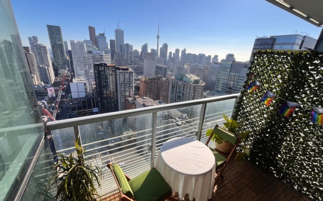 DT Toronto High Floor | CN Tower View | 5mins walk to Gay Village