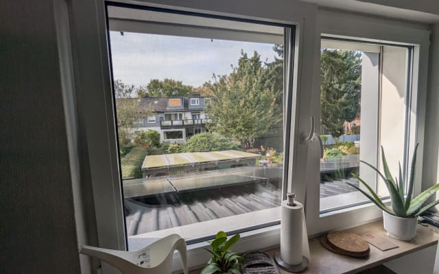 Cozy apartment in a quiet residential area in the south of Düsseldorf.