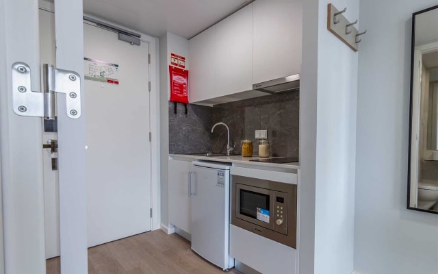 Shared studio, kitchen and bathroom. University area with metro.