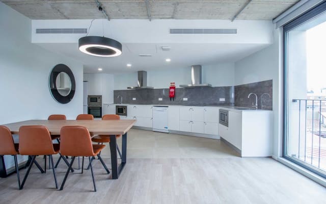 Shared studio, kitchen and bathroom. University area with metro.