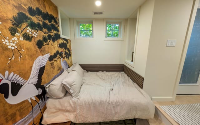 Private, well-appointed studio in Historic Bloomingdale. - Picture 3