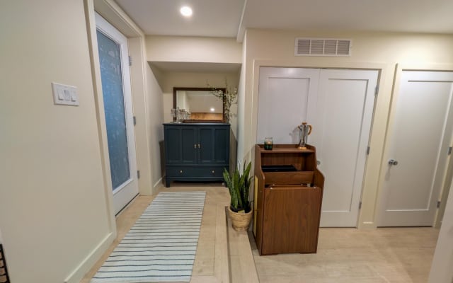 Private, well-appointed studio in Historic Bloomingdale. - Picture 6