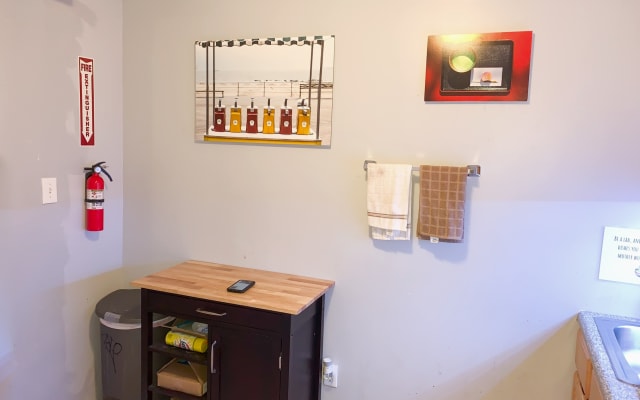 Basic and Cozy  - Picture 10