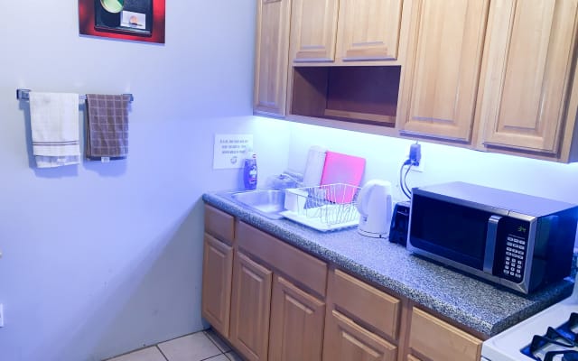 Basic and Cozy  - Picture 14