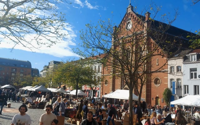 Annonce de Thierry sur misterb&b - a 5 min walk from the "Place du Jeu de Balle" and its famous flea-market