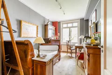 Quarto privado em casa de um colecionador de arte