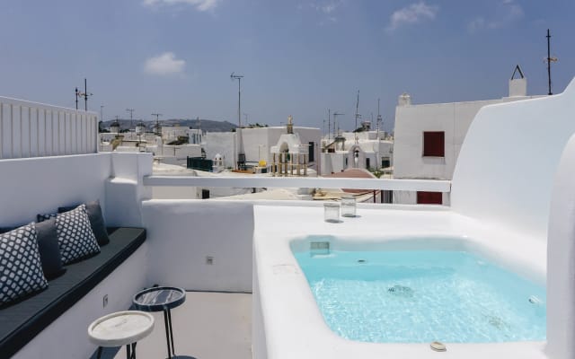 Roofs Of Chora, Town House with Rooftop Pool