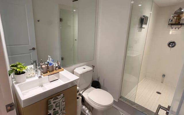 Tim's listing on misterb&b - Guest Bathroom