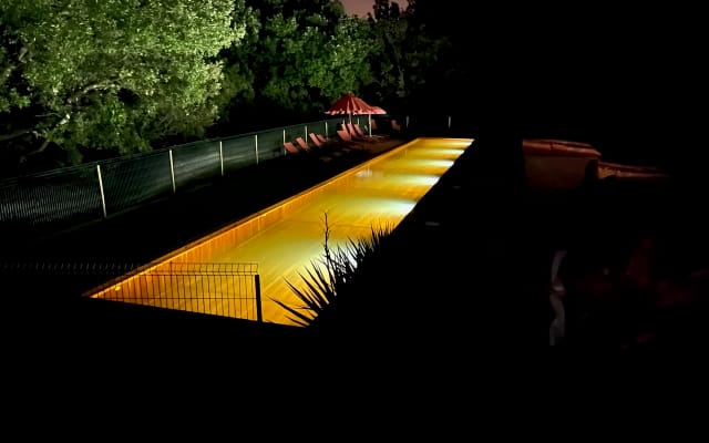 Bed and breakfast with 25m. swimming pool, relaxation pool and spa