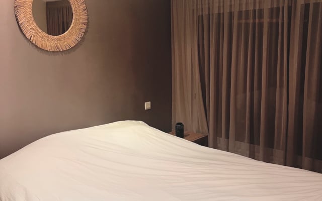 Rent room with private bathroom on the blue coast