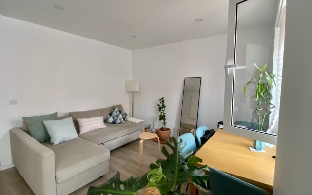 Habitación con balcón y baño privado en Marquês de Pombal