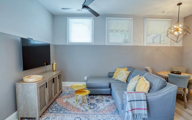 Enjoy a Full Kitchen in a Furnished 1-BR near Piedmont Park