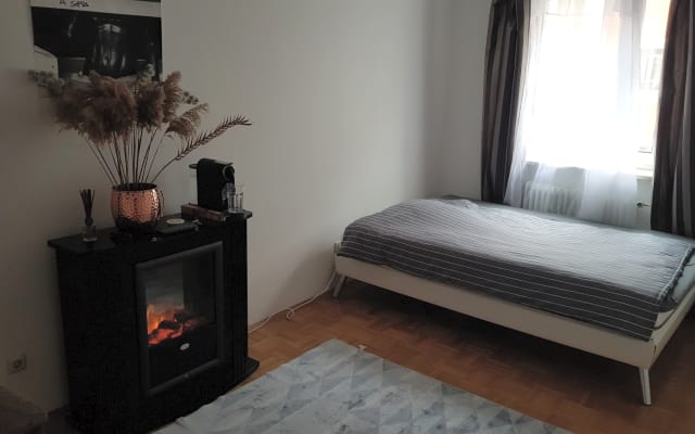 A central separate room in the Glockenbach with fireplace