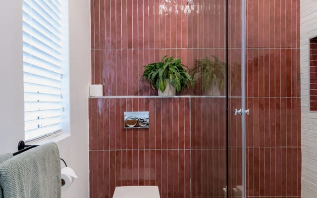 Stunning Apartment, steps away from Sea Point Promenade. Location!!!