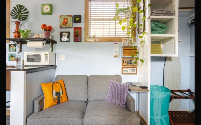 Cozy & Private Studio Guesthouse near DownTown