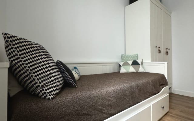 Gemütliches Zimmer im Zentrum von Madrid mit eigenem Bad.