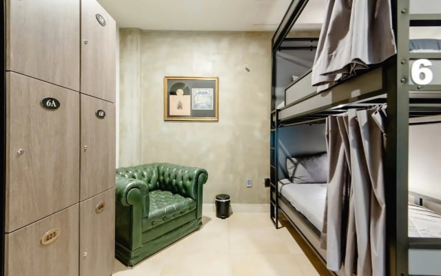 The Tropical Nest ā Womenās Shared Hostel Room 3B