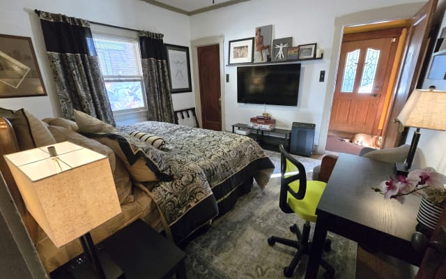 Bungalow et jardin naturiste, chambre principale