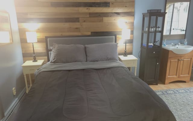 Cozy B&B with a farm to table philosophy.