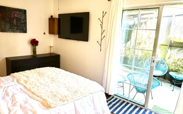 Silverlake Hideaway Suite & Outdoor Oasis