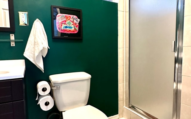 Pet Friendly Silverlake Studio with Outdoor Oasis