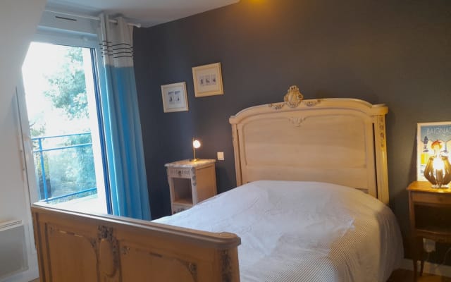 2 independent rooms on the first floor of a private house