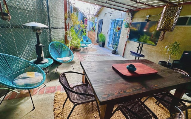 Pet Friendly Silverlake Studio with Outdoor Oasis - Picture 10