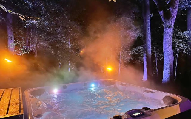 Charming Airstream Oasis w/ Hot Tub & Nature - Picture 14