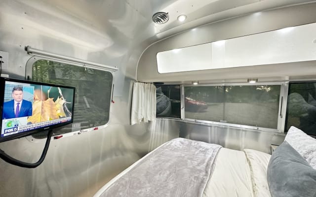 Charming Airstream Oasis w/ Hot Tub & Nature - Picture 11